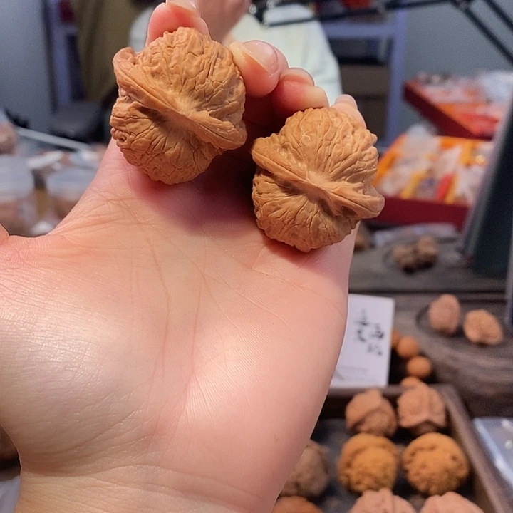 小***1吊坠文玩核桃血麒麟