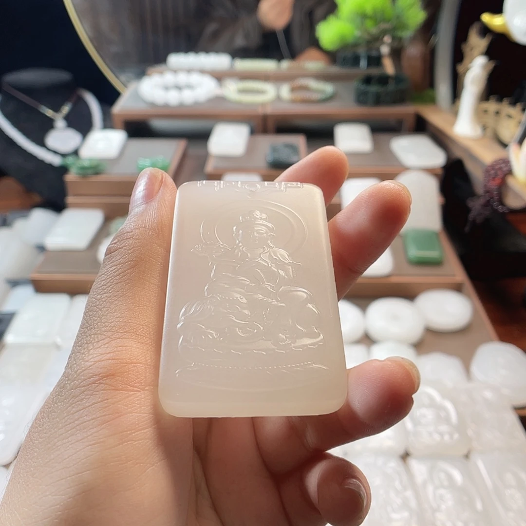 逆****石英质玉（金丝玉）未镶嵌颈饰