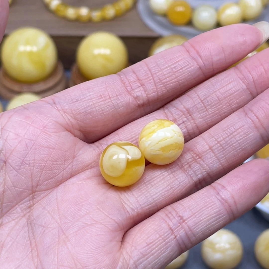 蜜蜡裸石未镶嵌朝****春