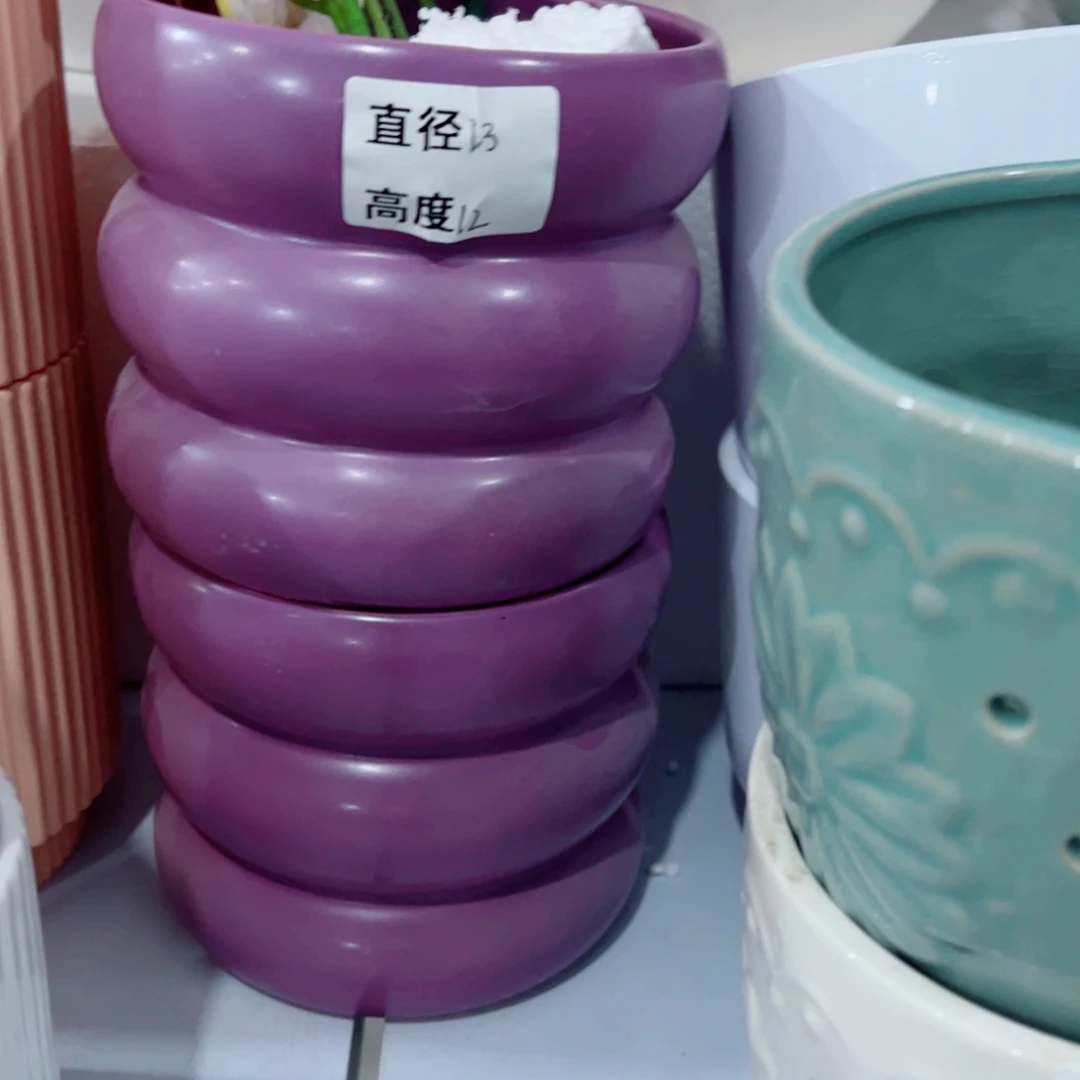 有孔，陶瓷花盆满10米包邮发货。