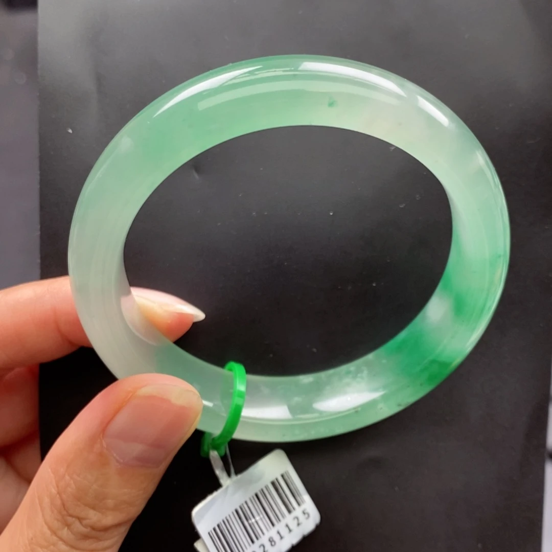 石英质玉手镯未镶嵌?*