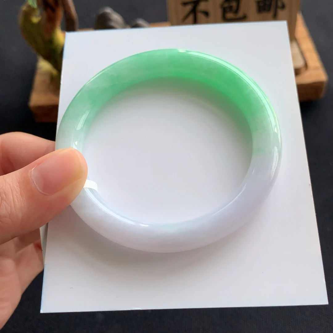 翡翠未镶嵌手镯有纹
