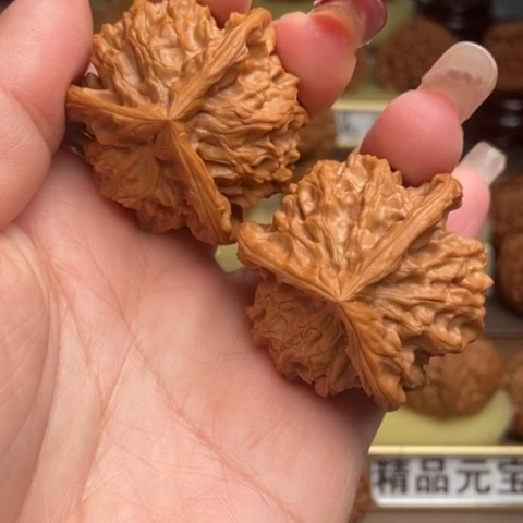 文玩核桃吊坠三棱