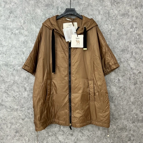 未使用 MaxMara 棕色斗篷款羽绒服 存放痕迹