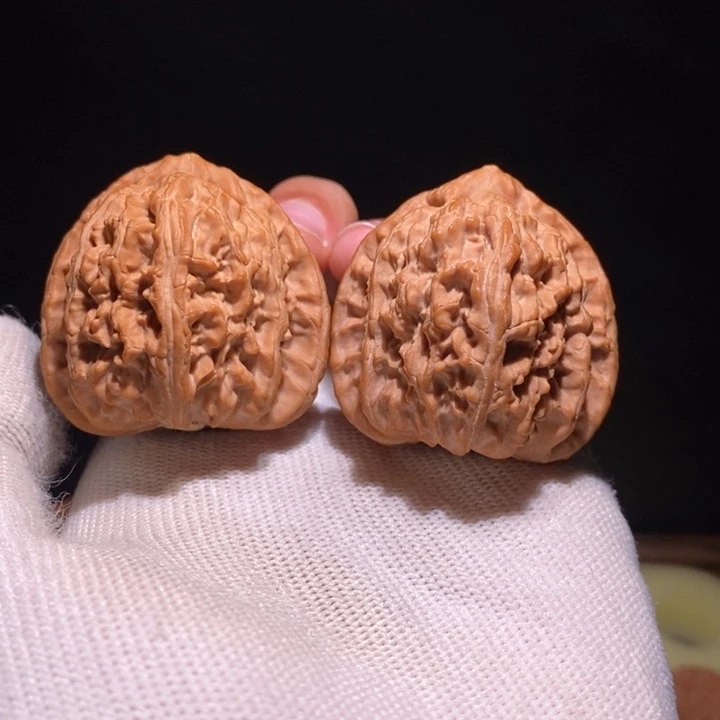 吉***心吊坠文玩核桃40三角白