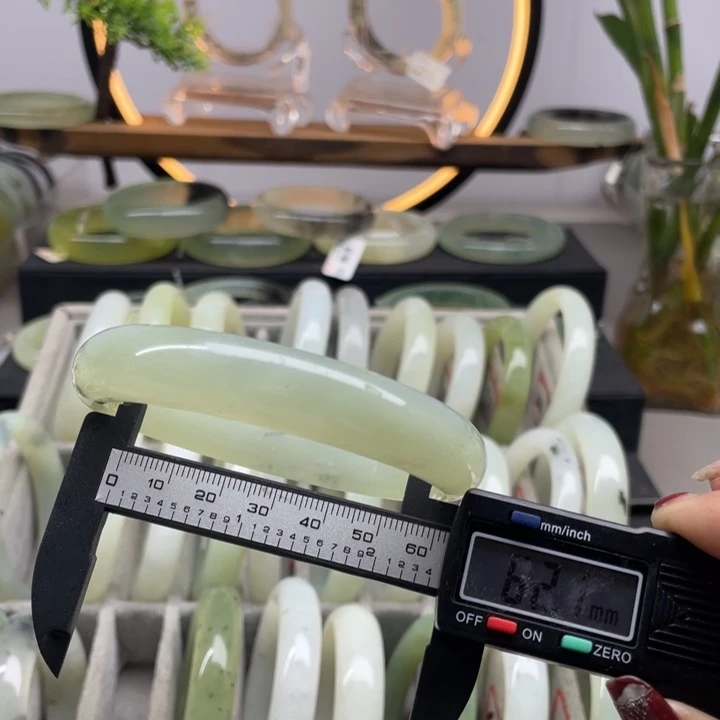 蛇纹石玉手镯未镶嵌68