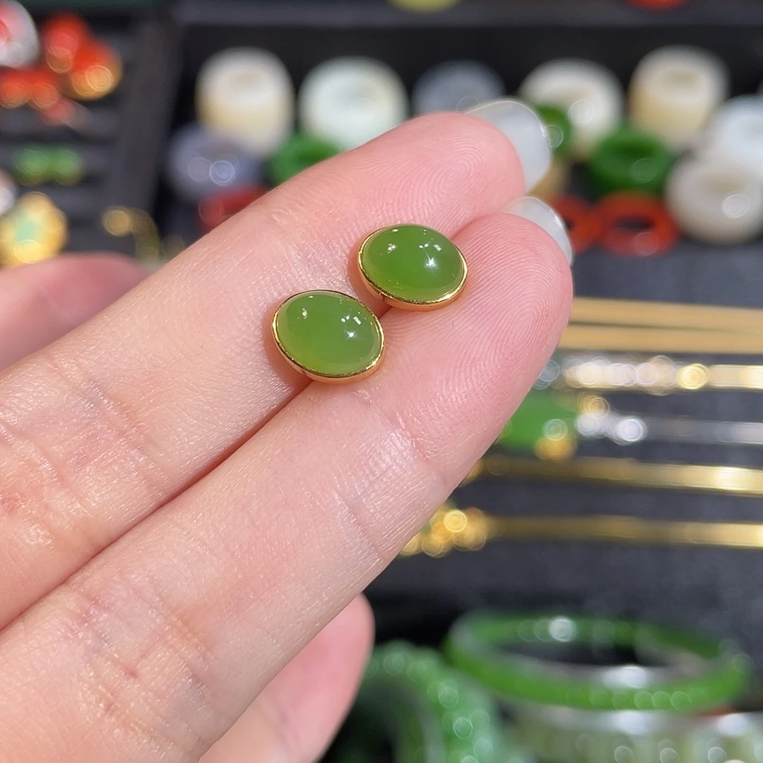 和田玉18K金镶嵌耳饰碧玉果绿
