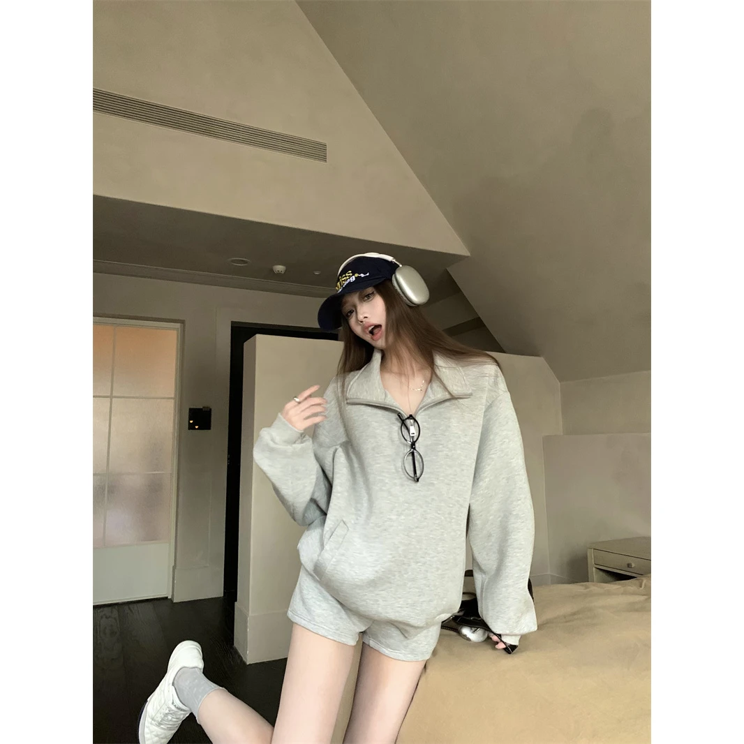 慵懒风灰色套装女秋季2025新款长袖卫衣高腰休闲短裤时尚两件套潮
