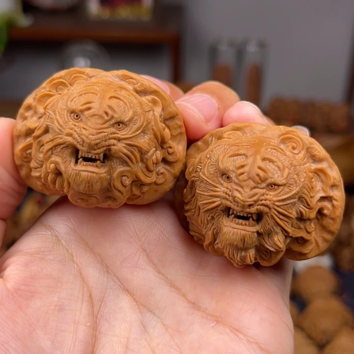 核桃把件虎虎生威