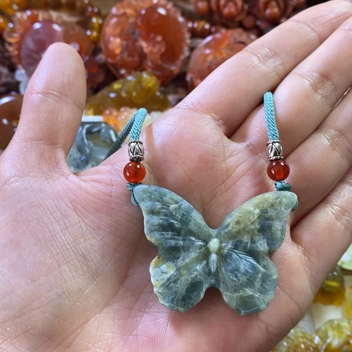 蛇纹石玉未镶嵌颈饰