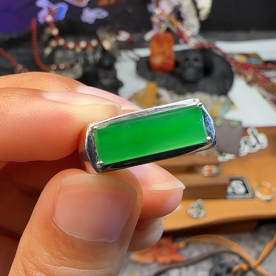 T***e翡翠9K金镶嵌戒指