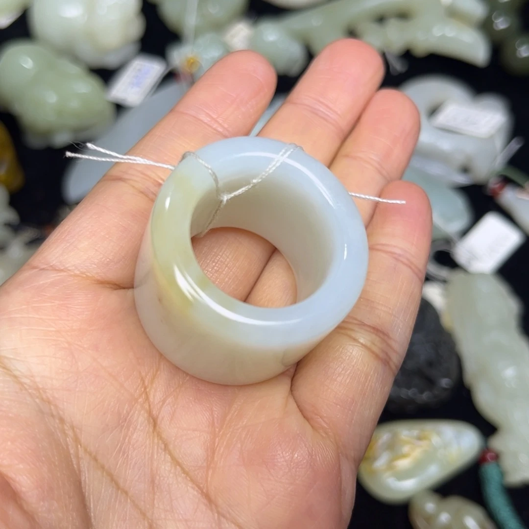 大***器和田玉未镶嵌戒圈