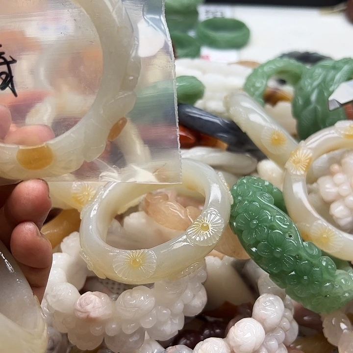 未镶嵌手镯石英岩玉芸*