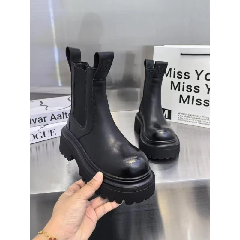 欧货定制.韩版时尚超火软底烟筒靴 9061