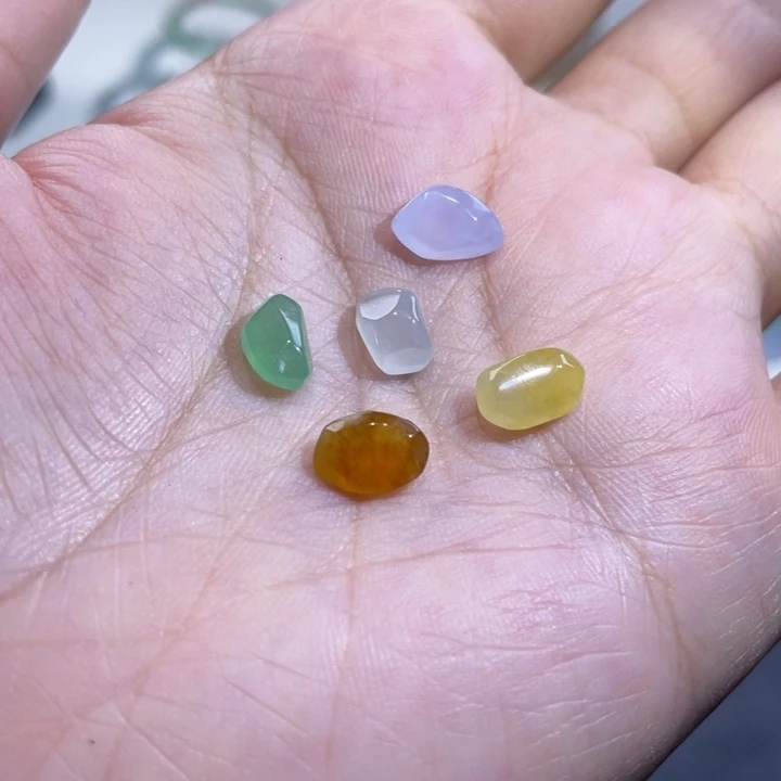 翡翠未镶嵌颈饰随行