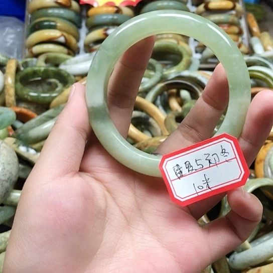 未镶嵌蛇纹石玉手镯盛***冬
