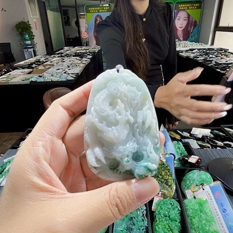 翡翠未镶嵌颈饰翡翠