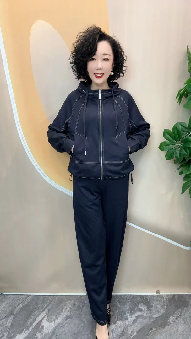 秋优雅女人新款牛仔连帽时尚宽松大码休闲套装（上衣➕裤）
