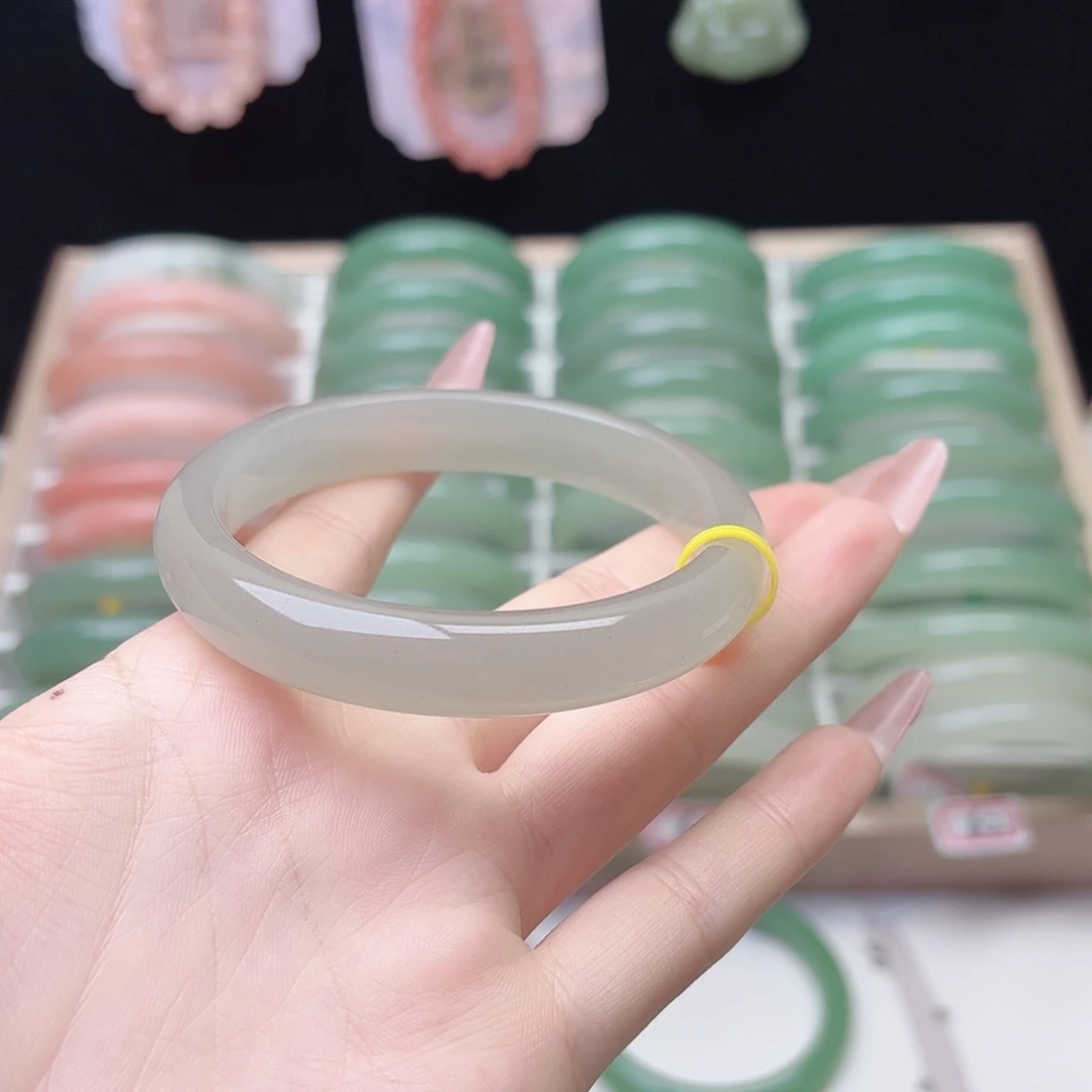 石英质玉未镶嵌手镯60