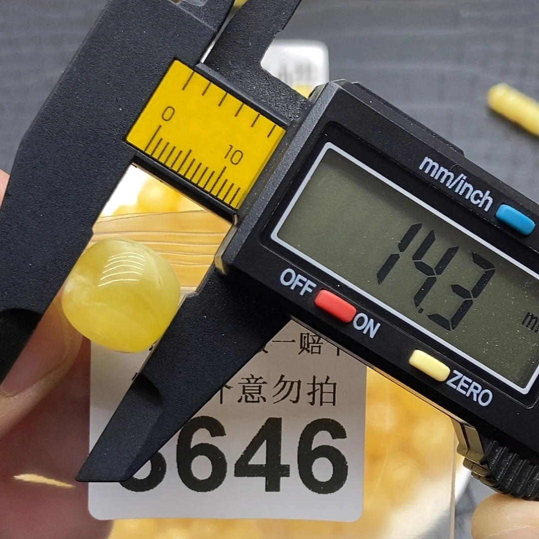 蜜蜡未镶嵌珠宝奇石3646