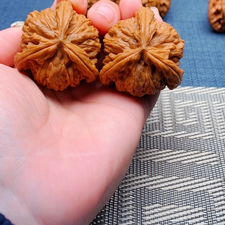 用***1文玩核桃吊坠三棱