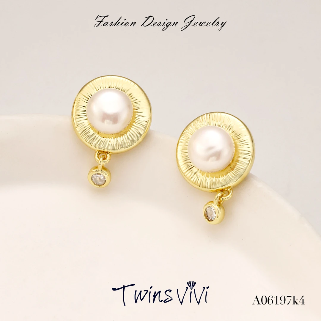 铜合金仿珍珠耳饰 Twins VIVI 耳饰 金色荷叶褶皱耳钉/A06197