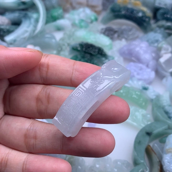 翡翠未镶嵌颈饰崽*妈