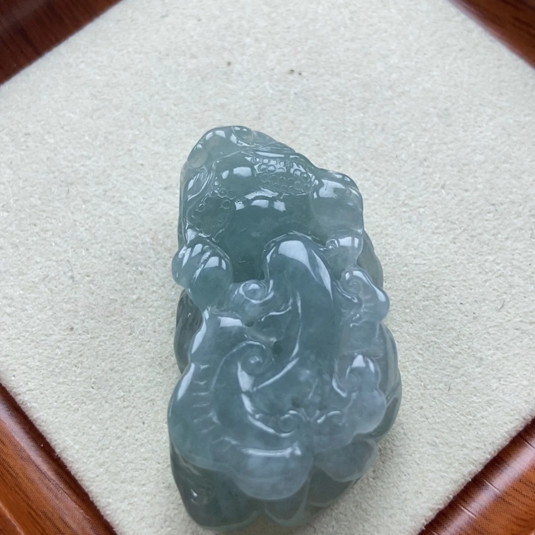 翡翠未镶嵌颈饰如意貔貅