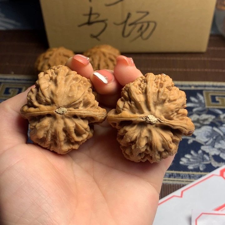 吊坠文玩核桃小*游粗筋