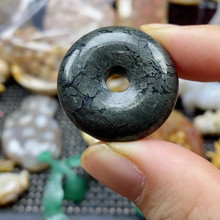 硅化珊瑚（珊瑚玉）颈饰未镶嵌