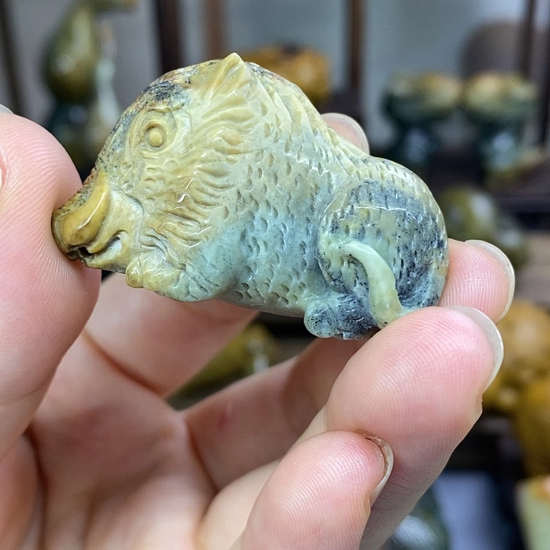 未镶嵌岫岩河磨玉（透闪石质玉）把件