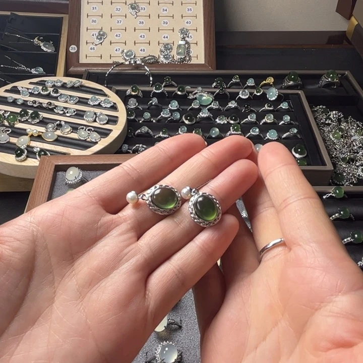 蛇纹石玉银S925镶嵌耳钉