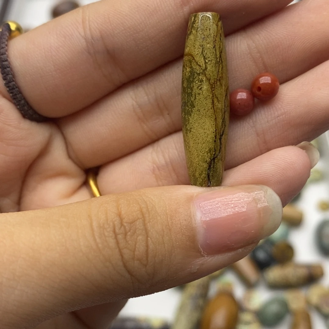 鲅***圈南红玛瑙未镶嵌珠宝奇石