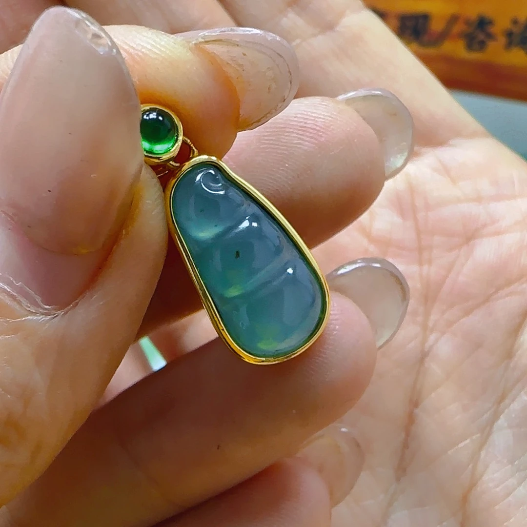 翡翠颈饰未镶嵌翡翠75