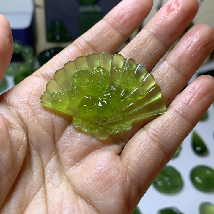 岫玉未镶嵌颈饰吊坠