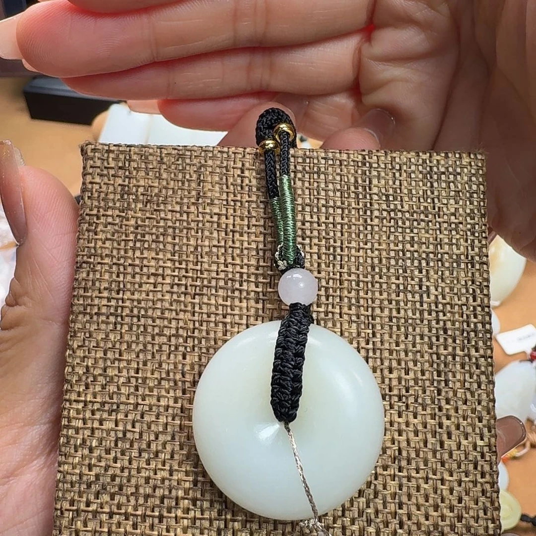 吊坠(赠链)未镶嵌和田玉