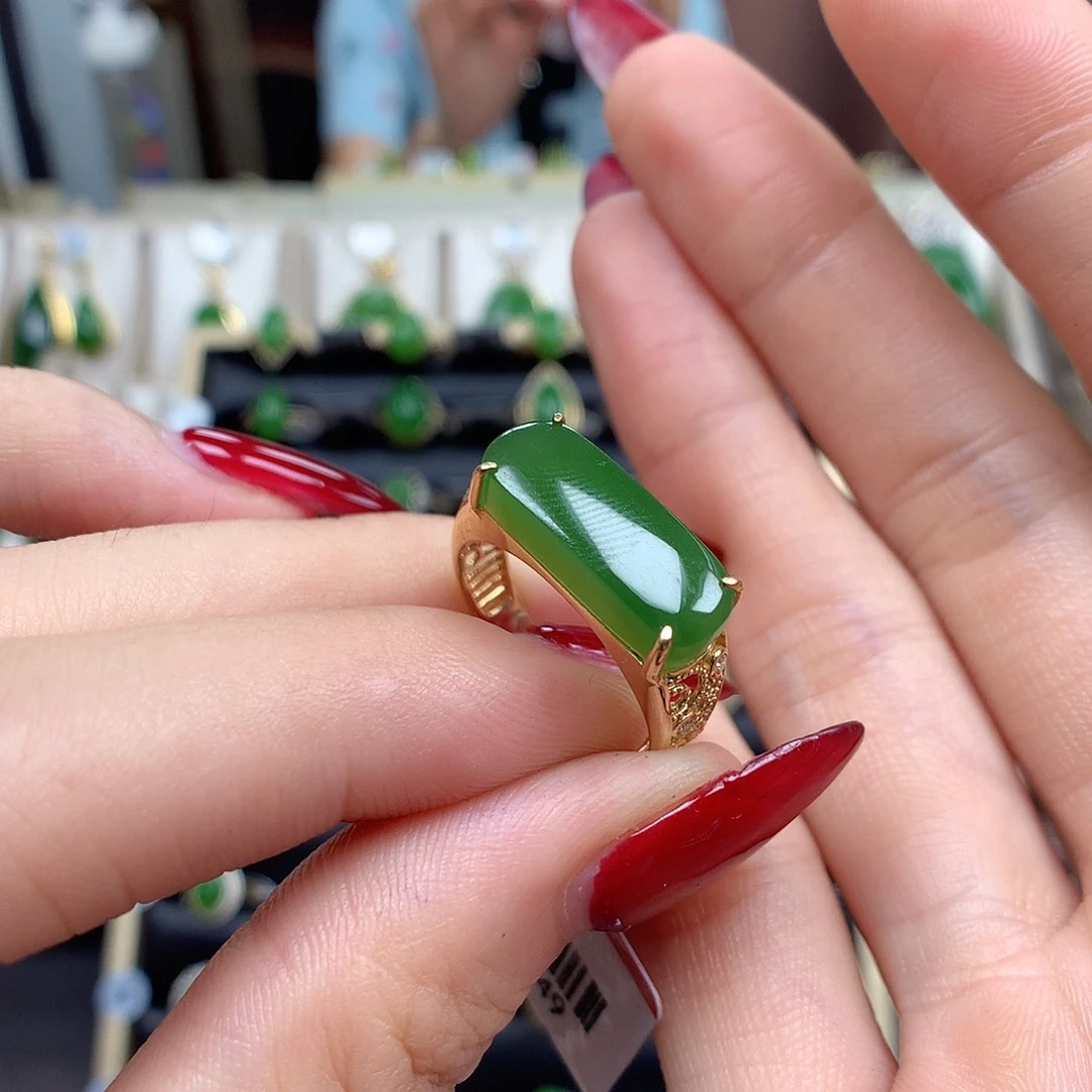 18K金镶嵌戒指和田玉7×16
