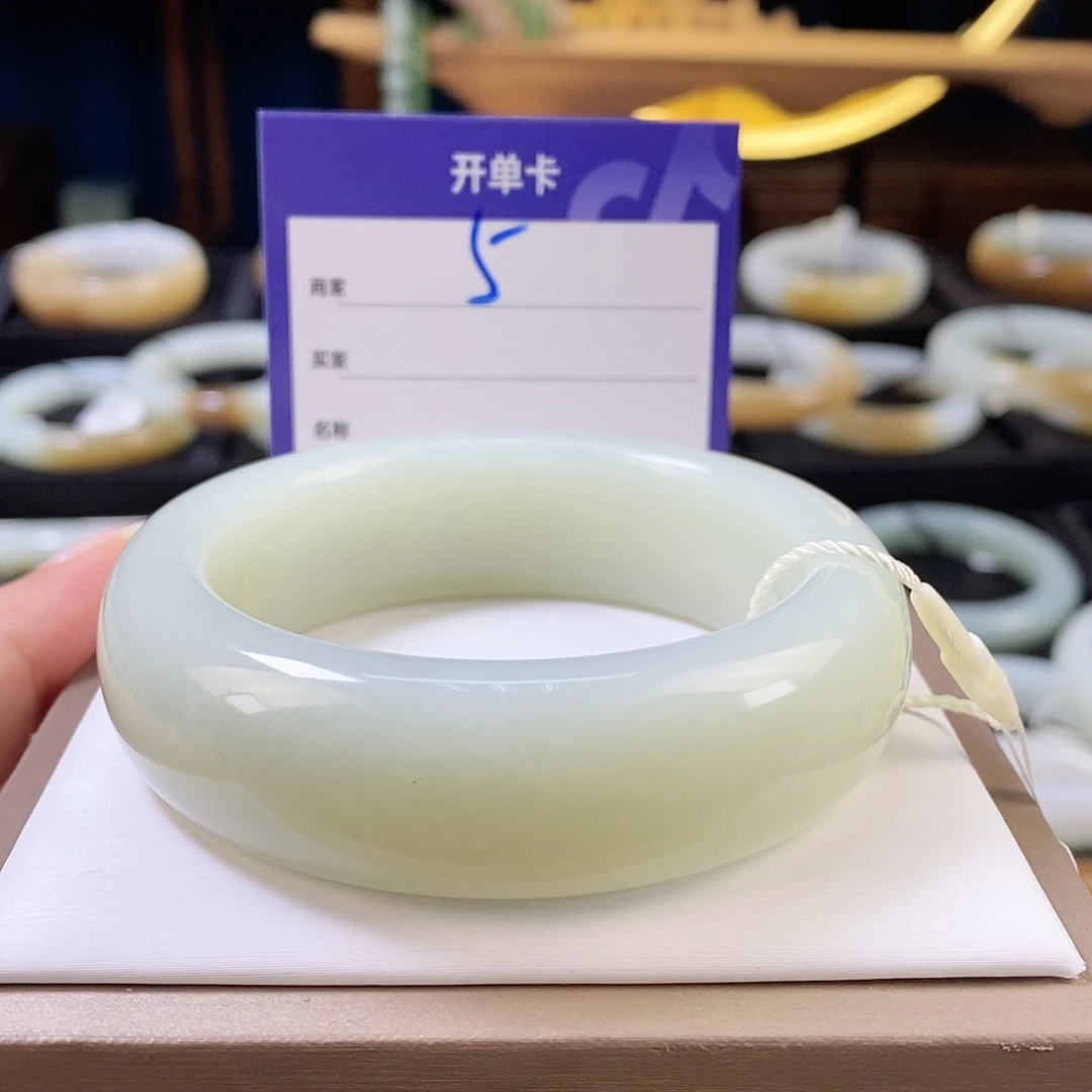 未镶嵌手镯和田玉橙*
