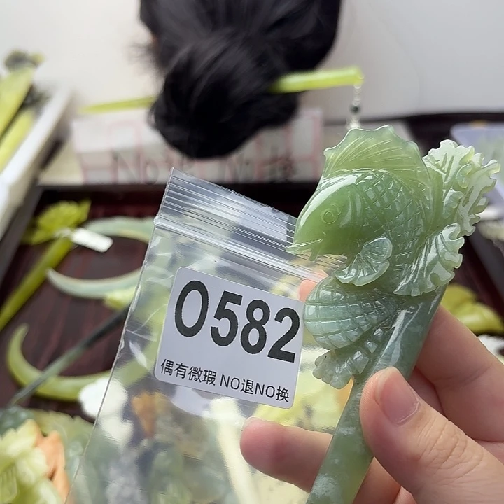 天***空蛇纹石玉合金发饰