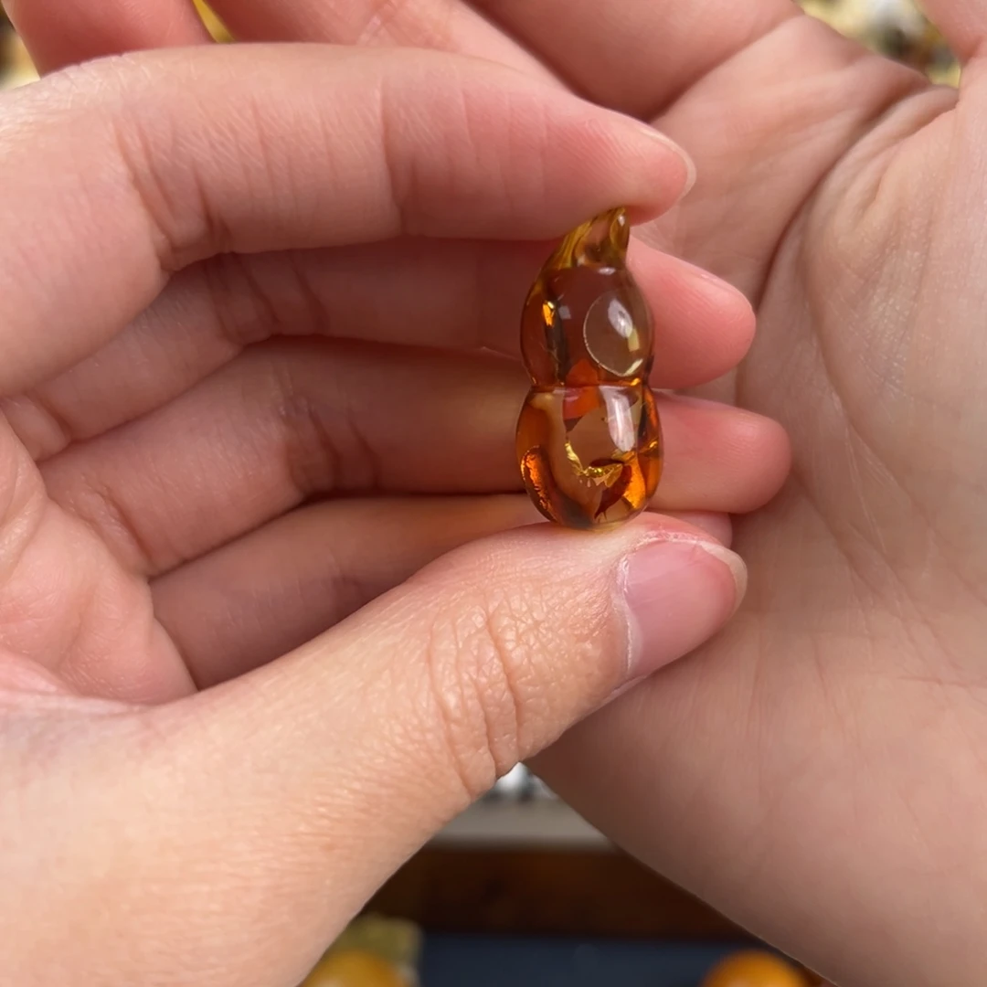 琥珀未镶嵌珠宝奇石
