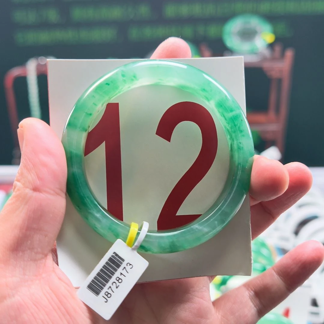 石英质玉（非洲翠）未镶嵌手镯