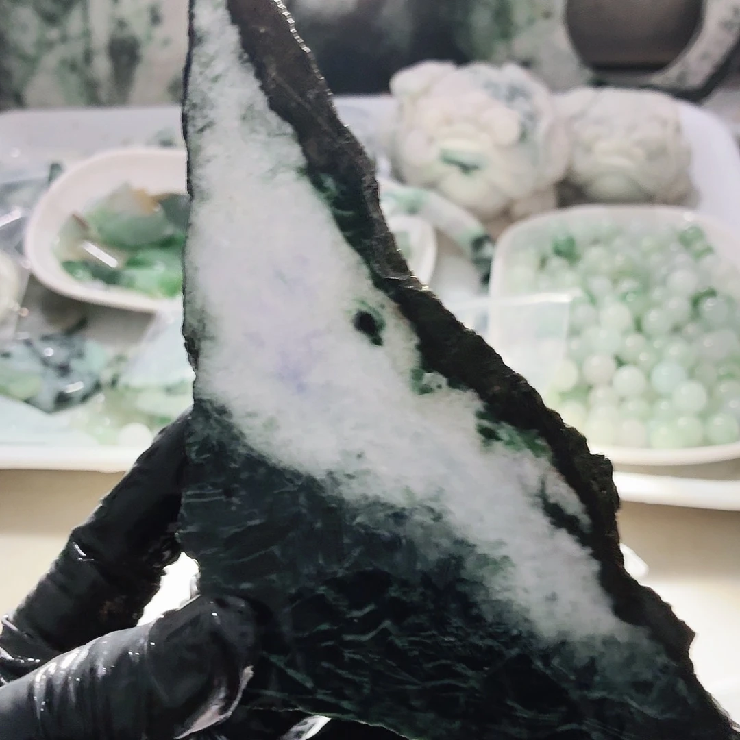 翡翠未镶嵌颈饰边角料