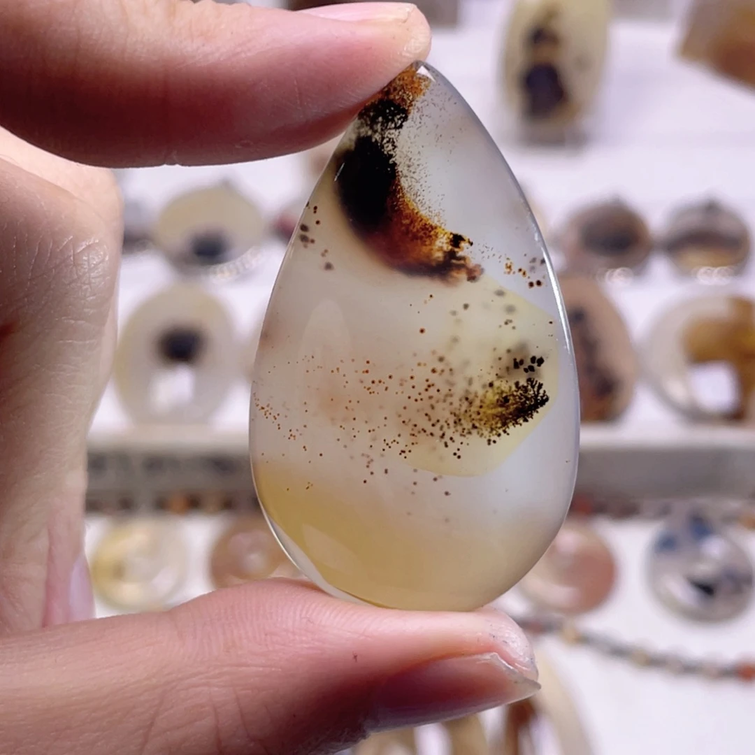 玛瑙/玉髓未镶嵌珠宝奇石