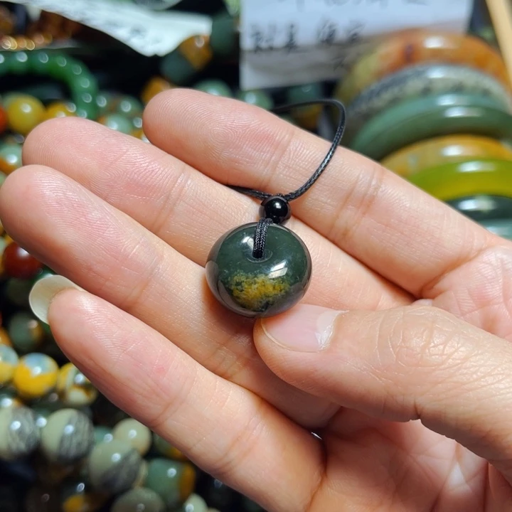 岫岩河磨玉（透闪石质玉）颈饰未镶嵌小**丶