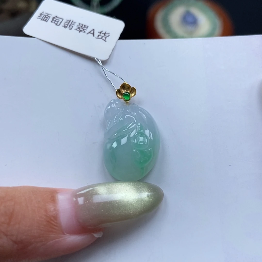 18K金镶嵌挂件翡翠吊坠