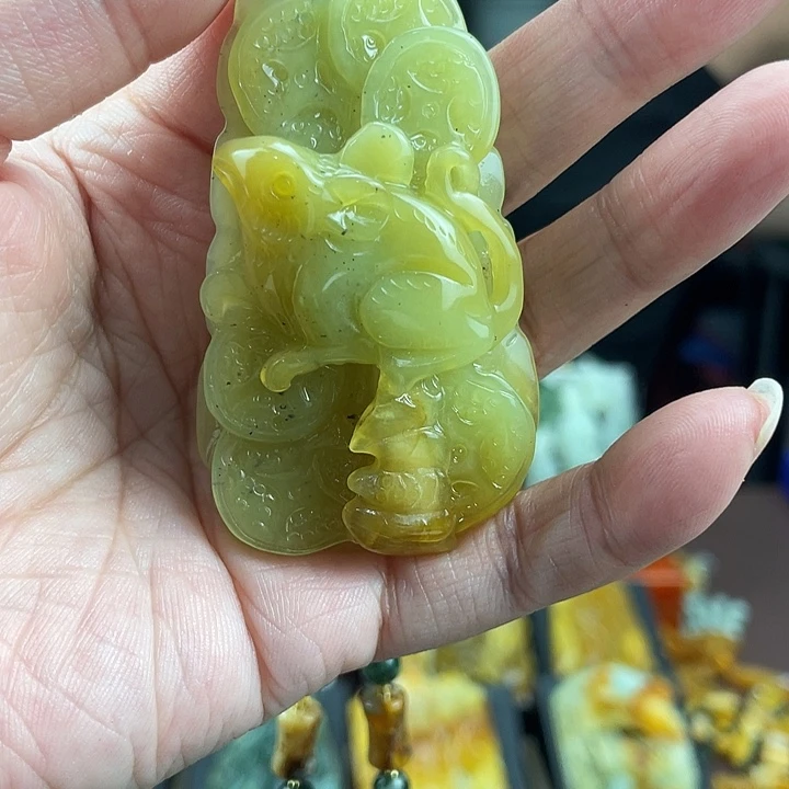 蛇纹石玉未镶嵌颈饰