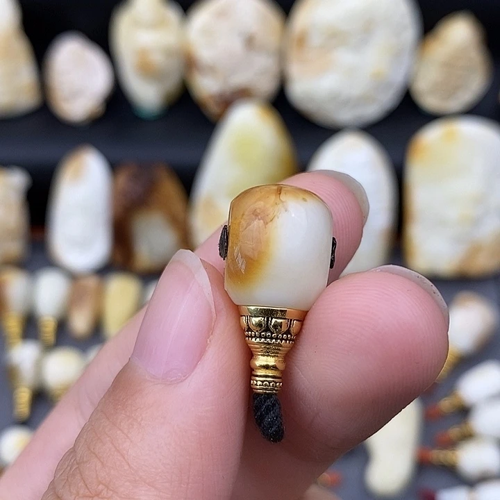 未镶嵌琥珀裸石11三通b95