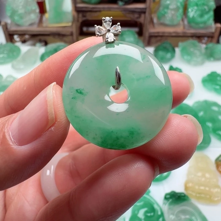 颈饰未镶嵌石英质玉