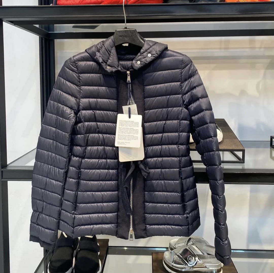 95新 MONCLER aa一零三零  连帽羽绒服 1码