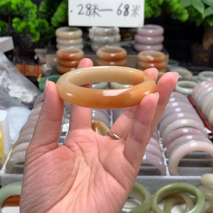 石英质玉（佘太翠）未镶嵌手镯57.7